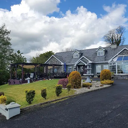 לינה וארוחת בוקר Highfield House Collinstown *