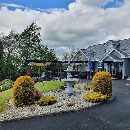 Highfield House Collinstown Bed & Breakfast *