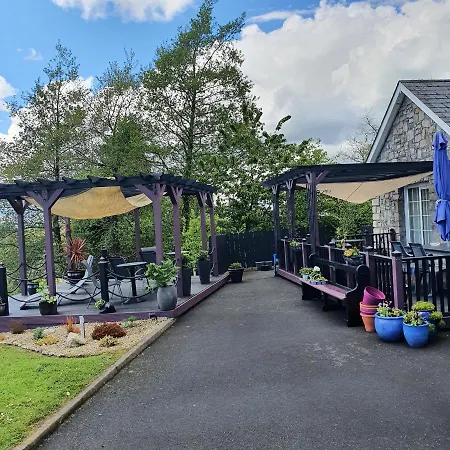 לינה וארוחת בוקר Highfield House Collinstown *