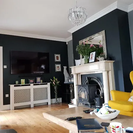 Highfield House Collinstown Bed & Breakfast