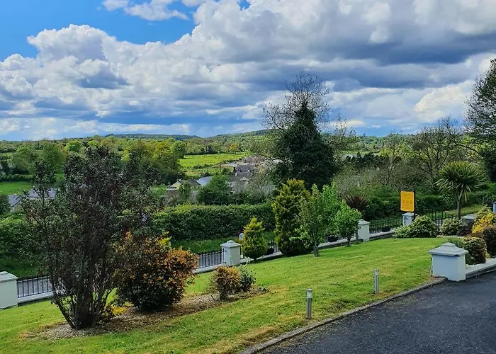 Highfield House Collinstown Panzió