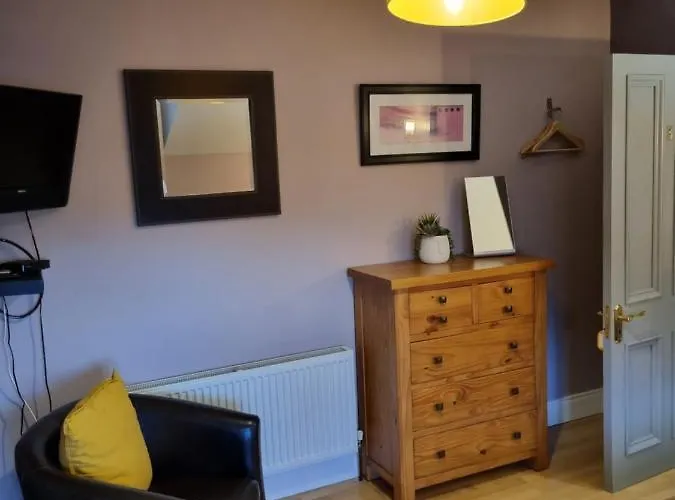 Highfield House Collinstown Bed & Breakfast *