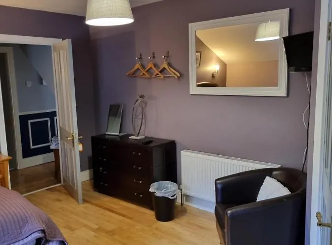 Highfield House Collinstown Panzió