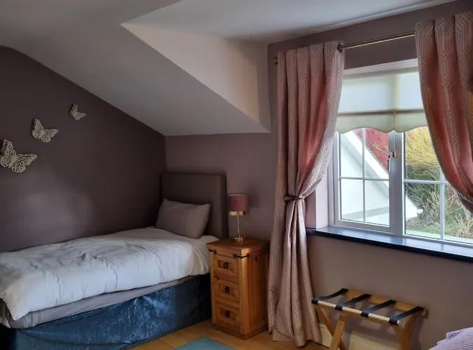 Highfield House Collinstown Panzió *